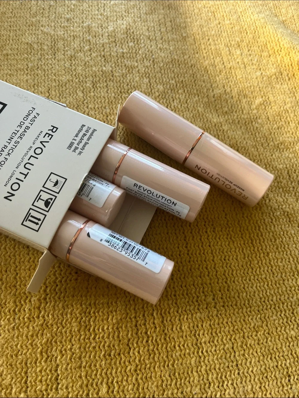 Revolution Fast Base Stick Foundation F2 - Nude Beige Stick -4-